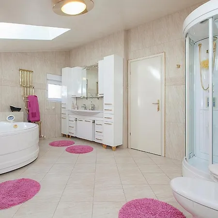 Tatil Evi Cozy In With Jacuzzi Makarska